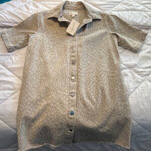 Universal Thread Tan Patterned Button Down Shirt dress size S (MEDIUM LARGE)read